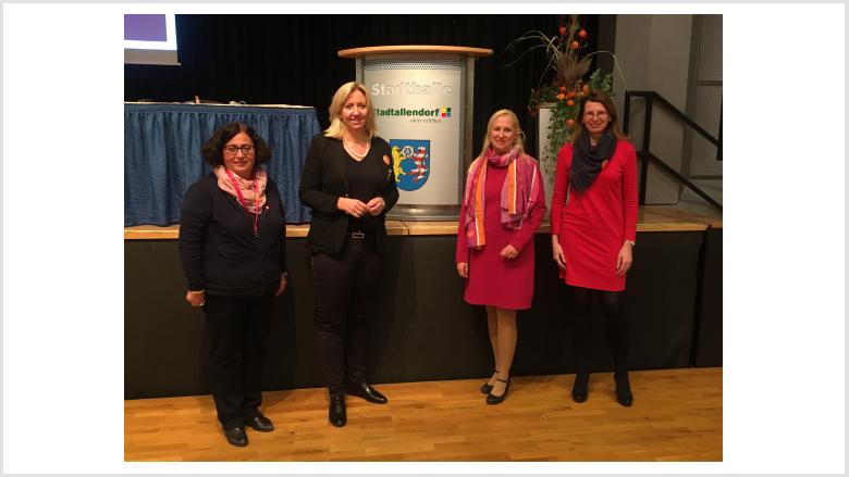 von links nach rechts : Nazli Kavlo, Ines Claus Fraktionsvorsitzende der CDU Landtagsfraktion Hessen, Diana Stolz Vorsitzende Frauen Union Hessen, Ulrike Quirmbach von links nach rechts : Nazli Kavlo, Ines Claus Fraktionsvorsitzende der CDU Landtagsfraktion Hessen, Diana Stolz Vorsitzende Frauen Union Hessen, Ulrike Quirmbach